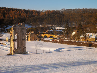 冬季的农村雪景图片