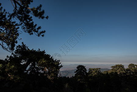 夏天的山顶美丽落日景观高清图片