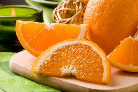 可口剪切板上美味橙子的照片新鲜图片