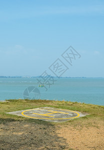 海边的直升机停坪场象征海洋图片