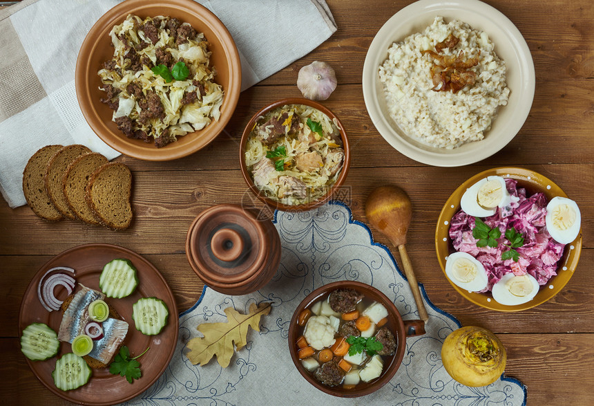 美食爱沙尼亚语烹饪各种传统菜类顶视图盘子图片