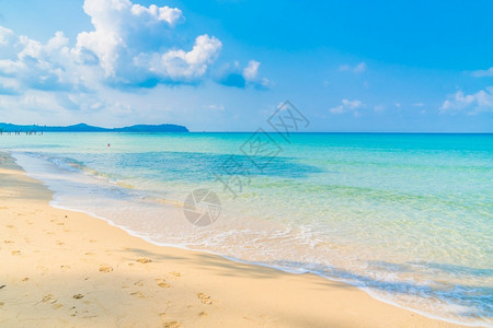 溅支撑海浪岛屿上美丽的热带海滩和洋假日度概念图片