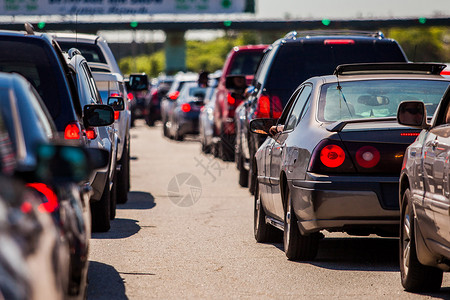 运动旅行高速公路日的交通堵塞与汽车大交通堵塞匆忙图片