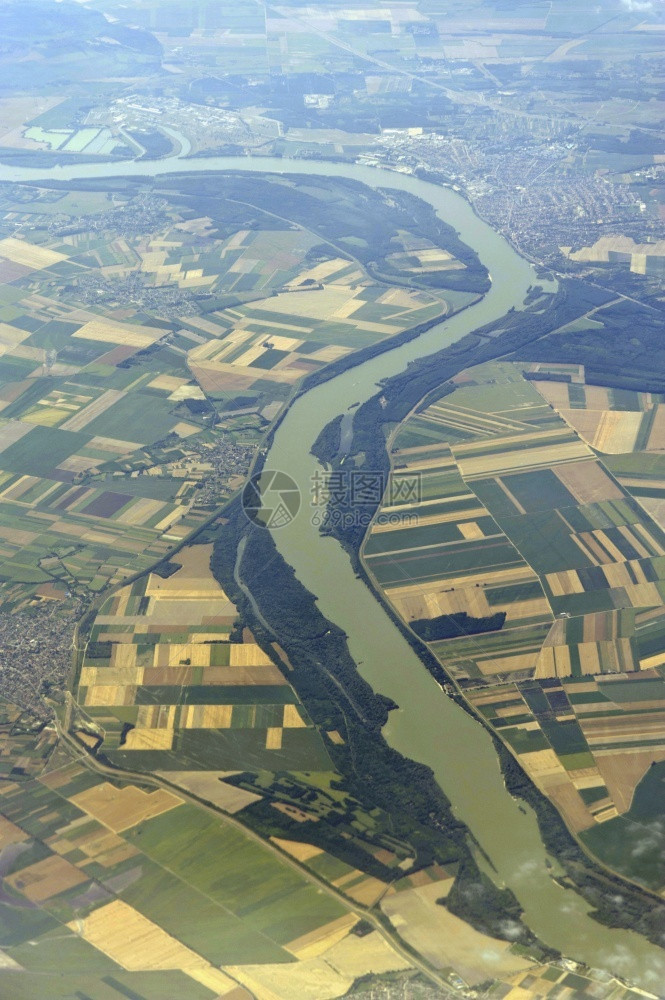 空中图像字段河航班图片