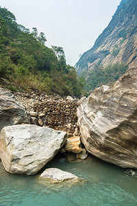 山间的斜谷图片