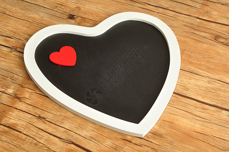 假期用红心装饰的黑板庆典情人节图片