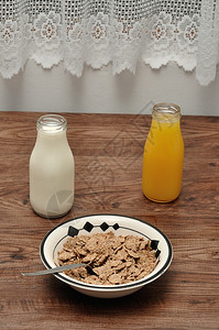 早餐牛奶果汁燕麦图片