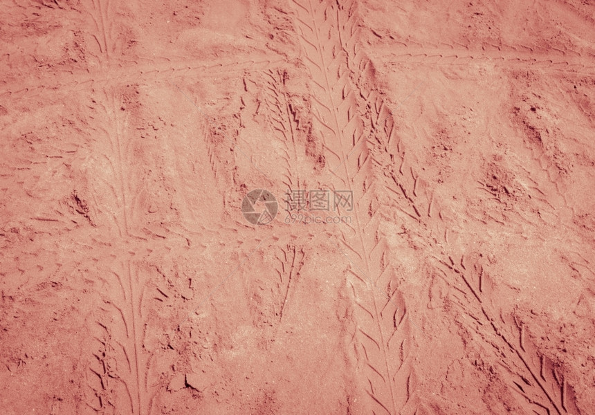 地面沙滩上的轮胎轨迹纹理以古旧风格颜色为背景轨道旅行图片