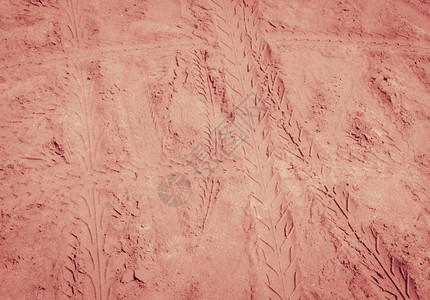 地面沙滩上的轮胎轨迹纹理以古旧风格颜色为背景轨道旅行红色的高清图片素材