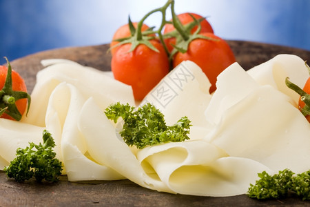 食物番茄营养照片美味的切奶酪板和西红柿鹦鹉图片