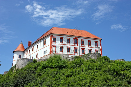 建造Ozalj城堡是克罗地亚Ozalj镇的一个城堡吸引力墙壁图片