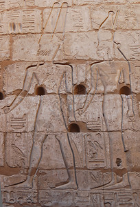 雕刻法老埃及卢克索神庙的救济图片