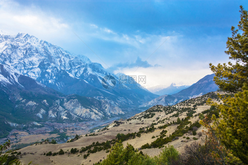 尼泊尔喜马拉雅山雪山风光图片