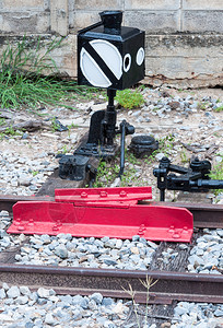 追踪运输象征城市摇篮生锈铁路上的拖车工具图片
