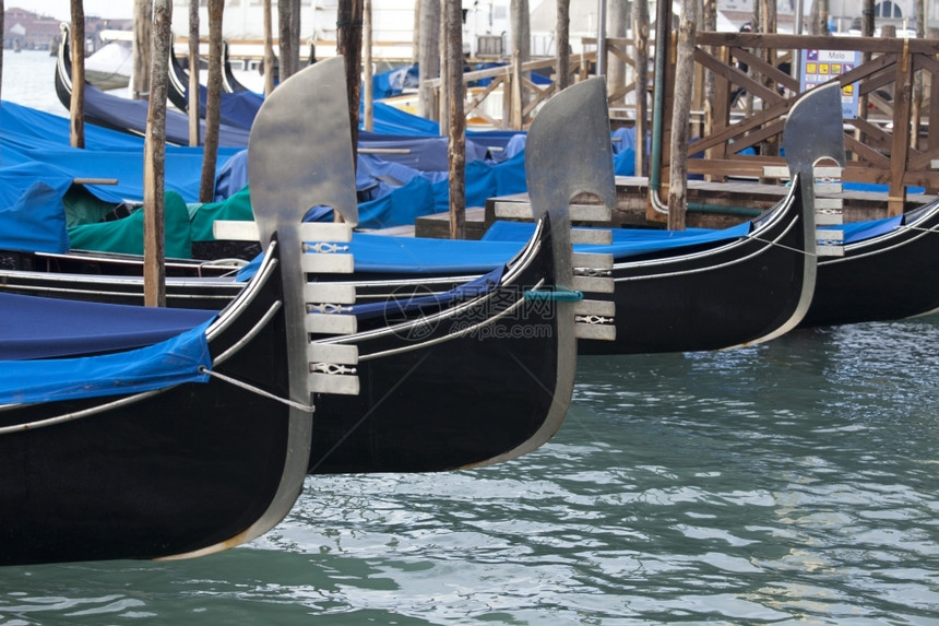 意大利威尼斯典型的歌多拉照片假期旅游图片