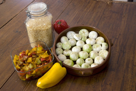 厨房汤用于欧洲烹饪风格的新鲜生原料美食图片