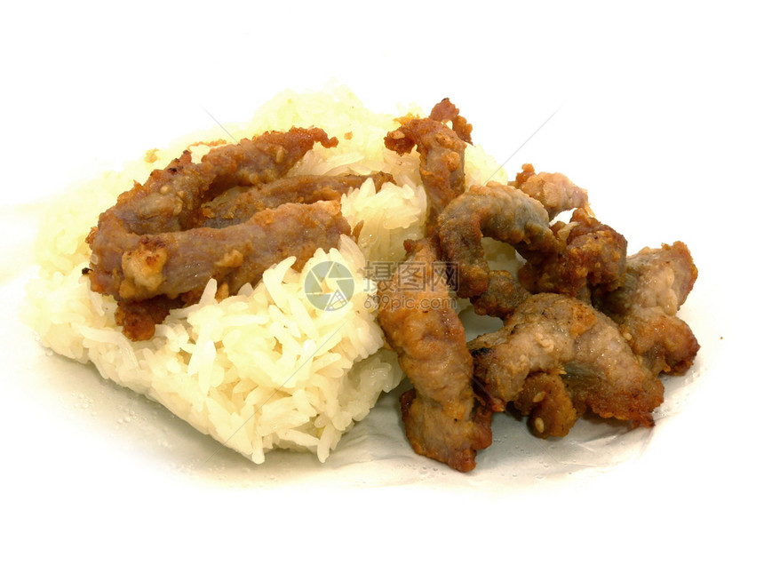 午餐美味的白背景孤立炒猪肉粘糊米烹饪图片