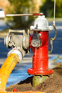 压力部帮助白天用软管连接的紧急消火栓供水用软管连接的紧急消火栓供水图片