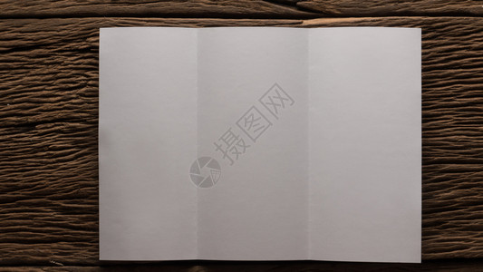 框架空的小样木制桌上白纸笔记图片