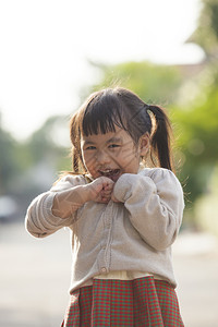 爱笑的小女孩图片