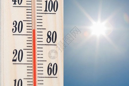 热带摄氏度温计在炎热的夏日温度定值天图片
