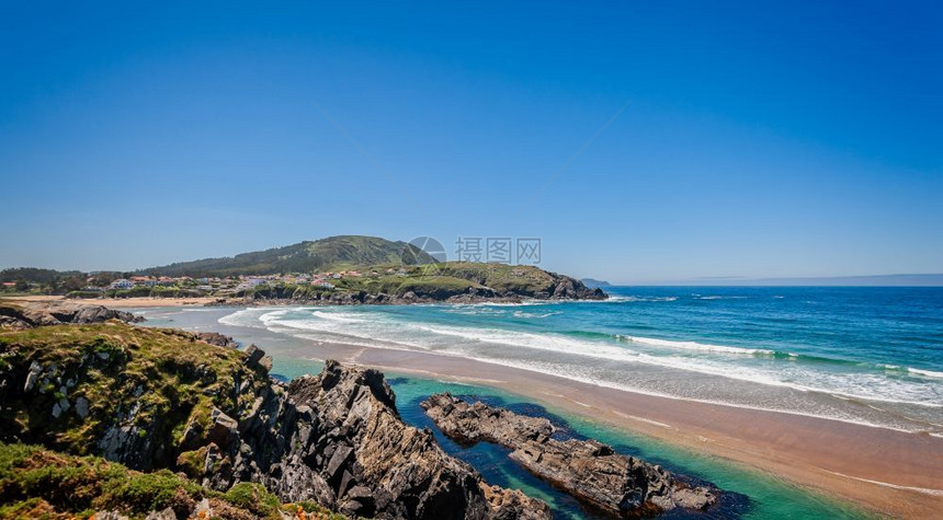 海洋景观旅游风海草地滩和蓝天空加利西亚班牙度假旅行图片