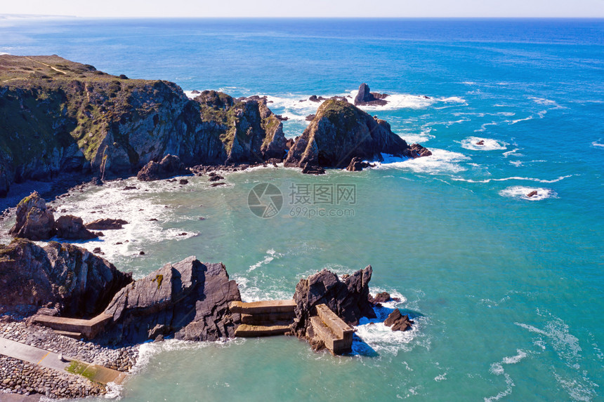 岩石无人机葡萄牙西海岸AzenhadoMar附近岩礁和海洋的航空风景优美图片