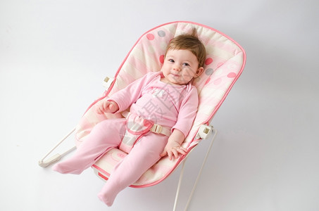 白色的快乐身穿粉红色一西装的保镖中美丽快乐女婴脸婴儿高清图片素材