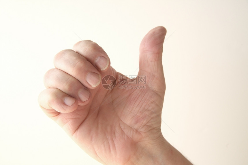 男人用手来做一个有多种含义的手势水平沟通指图片