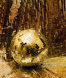 魅力金迪斯科镜球反射光照亮闪画布背景的金迪斯科镜球子明亮的背景图片
