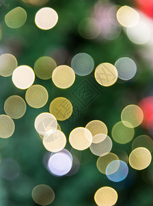 圆圈丰富多彩的发光新年晚会圣诞树上多彩的布基背景图片