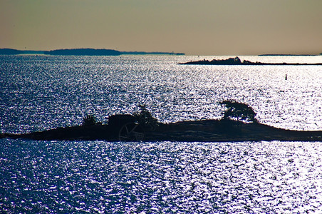 自然芬兰水赫尔辛基附近斯凯里群岛的一片碎石图片