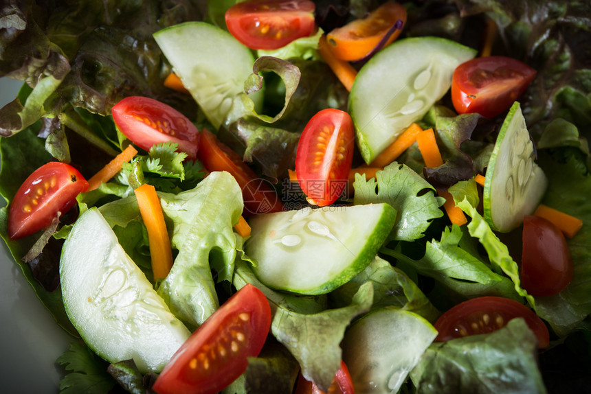 绿色饮食新鲜蔬菜沙拉特写新鲜蔬菜沙拉特写番茄图片