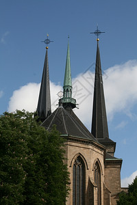 宗教的尖塔卢森堡大教堂精华的一面之景慰问图片