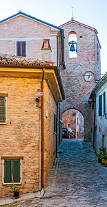 户外Monteguuduccio教堂的塔钟镇58皮卡图片