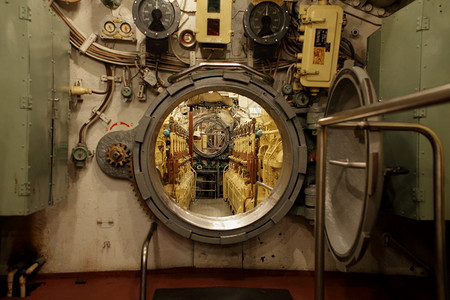 里面开放的潜水艇舱道铁海军图片