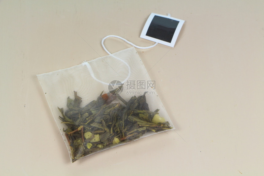 喝食物茶包制造袋装有香味的绿茶贴上标签袋加绿色图片
