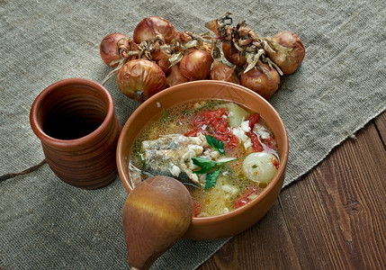 碗番茄Scherba俄罗斯哥萨克鱼汤俄语午餐高清图片素材
