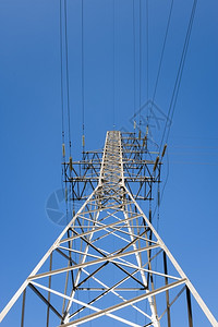 工业的力量电缆塔架上的高压电力线天空高清图片素材
