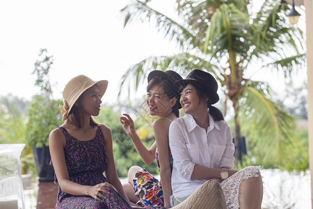 情感假期亚裔女朋友快乐的情绪消沉谈话泰国图片