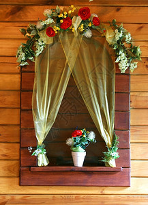 绽放装饰木窗的一盆花和朵装饰内部的盛开图片