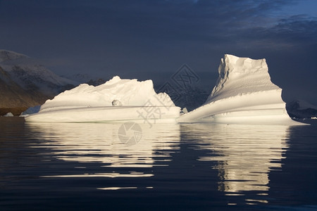 船海东格陵兰唐士比松的冰山北极高清图片