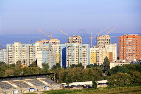 高的建筑工地和蓝天空的景观地点工业图片