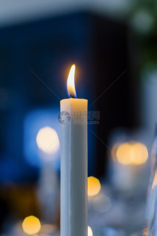 灵火焰黄白蜡烛和图片
