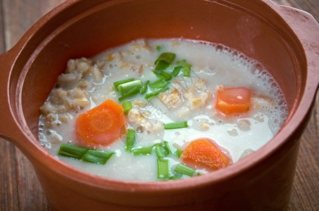 珍珠食物格劳宾登大麦汤来自瑞士的经典汤泡菜图片