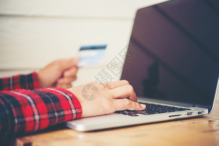 网上购物使用信用卡背景图片