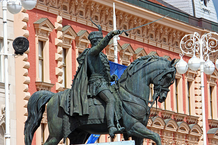 萨格勒布市广场BanJelacic纪念碑历史著名的士兵图片