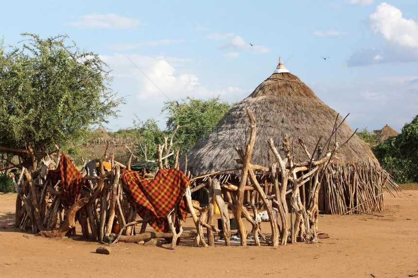 旅游Hamer人传统住房埃塞俄比亚非洲种族观光图片