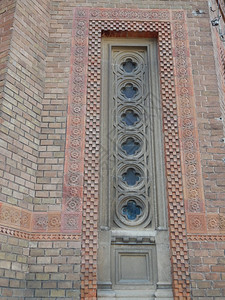 窗户城市的古典建筑石块细节和装饰柱子图片