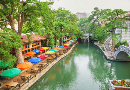 河边步道餐厅著名的清晨在圣安东尼奥河中行走图片